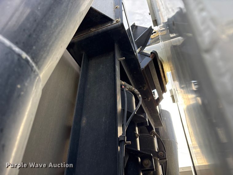 image for item YA1852 2025 Kenworth T880 hydrovac truck