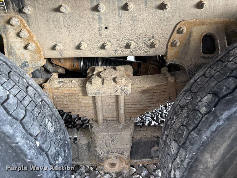 image for item YA1852 2025 Kenworth T880 hydrovac truck