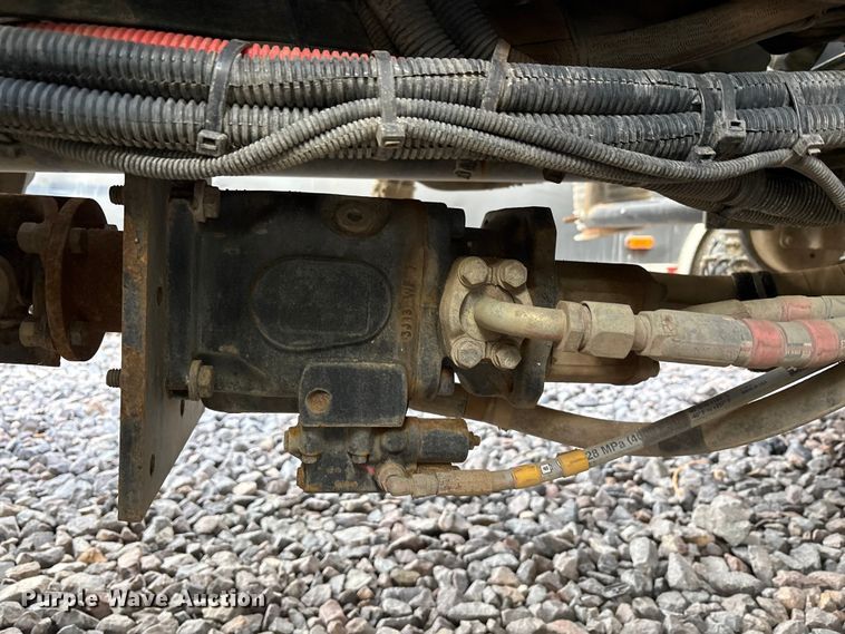 image for item YA1852 2025 Kenworth T880 hydrovac truck