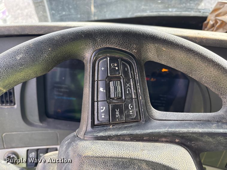 image for item YA1852 2025 Kenworth T880 hydrovac truck