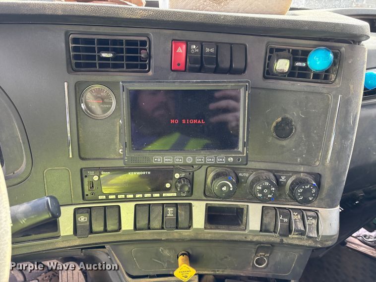 image for item YA1852 2025 Kenworth T880 hydrovac truck