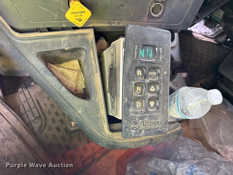 image for item YA1852 2025 Kenworth T880 hydrovac truck