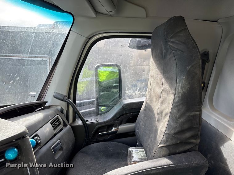 image for item YA1852 2025 Kenworth T880 hydrovac truck