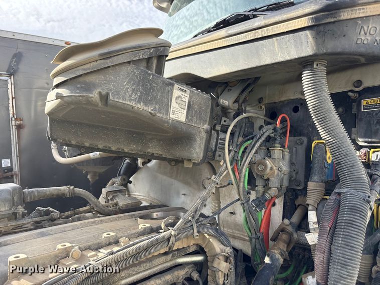 image for item YA1852 2025 Kenworth T880 hydrovac truck