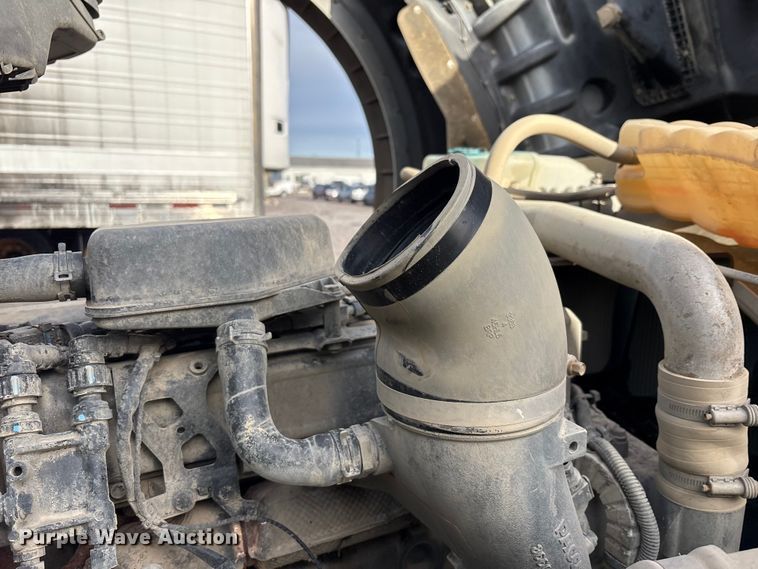 image for item YA1852 2025 Kenworth T880 hydrovac truck