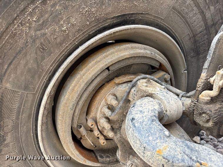 image for item YA1852 2025 Kenworth T880 hydrovac truck