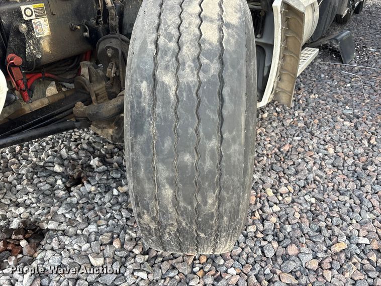 image for item YA1852 2025 Kenworth T880 hydrovac truck