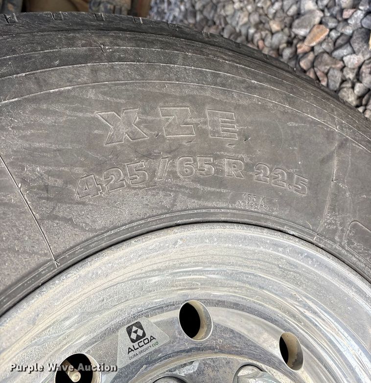 image for item YA1852 2025 Kenworth T880 hydrovac truck