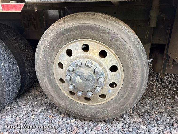 image for item YA1852 2025 Kenworth T880 hydrovac truck