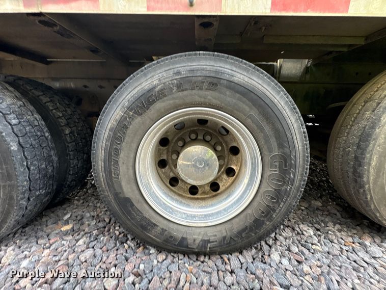 image for item YA1852 2025 Kenworth T880 hydrovac truck