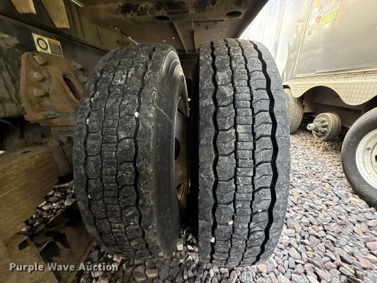 image for item YA1852 2025 Kenworth T880 hydrovac truck