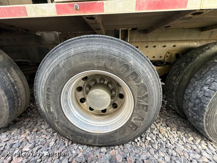 image for item YA1852 2025 Kenworth T880 hydrovac truck