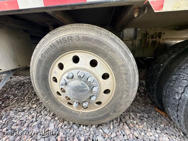 image for item YA1852 2025 Kenworth T880 hydrovac truck