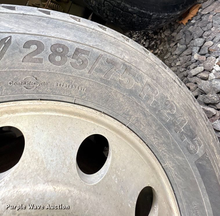 image for item YA1852 2025 Kenworth T880 hydrovac truck