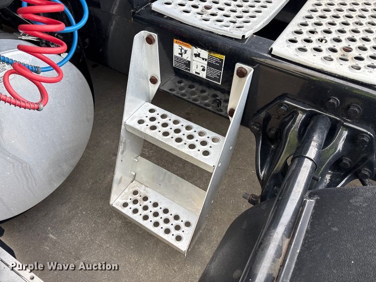 image for item YA1858 2018 Kenworth T680 semi truck