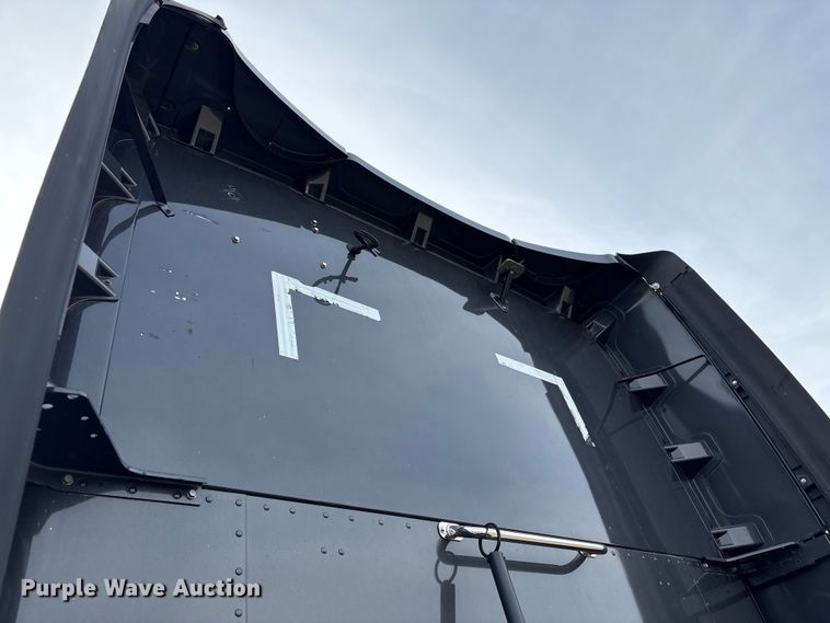 image for item YA1858 2018 Kenworth T680 semi truck