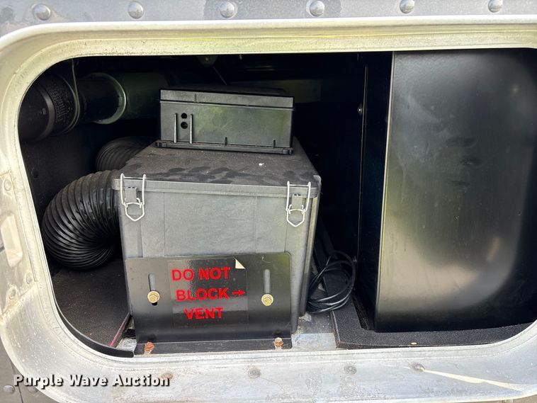 image for item YA1858 2018 Kenworth T680 semi truck