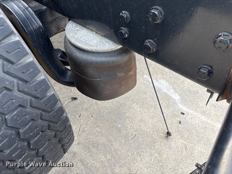 image for item YA1858 2018 Kenworth T680 semi truck