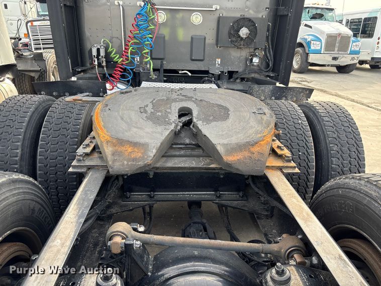 image for item YA1858 2018 Kenworth T680 semi truck