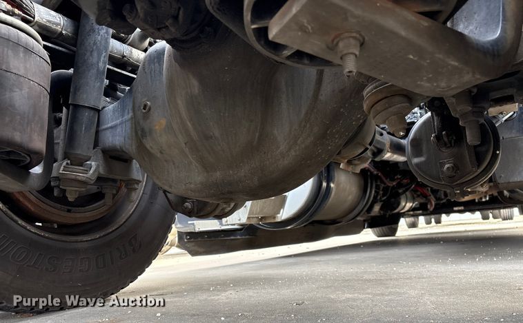 image for item YA1858 2018 Kenworth T680 semi truck