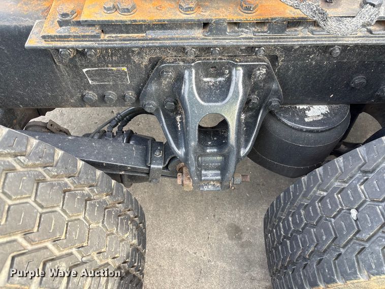 image for item YA1858 2018 Kenworth T680 semi truck