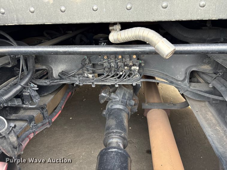 image for item YA1858 2018 Kenworth T680 semi truck