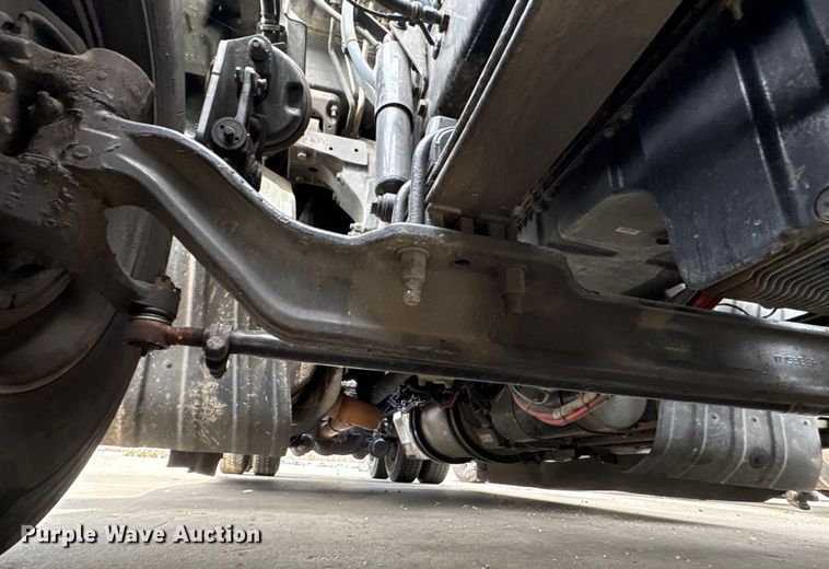 image for item YA1858 2018 Kenworth T680 semi truck