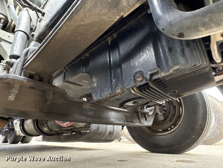 image for item YA1858 2018 Kenworth T680 semi truck