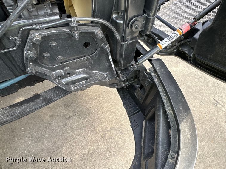 image for item YA1858 2018 Kenworth T680 semi truck