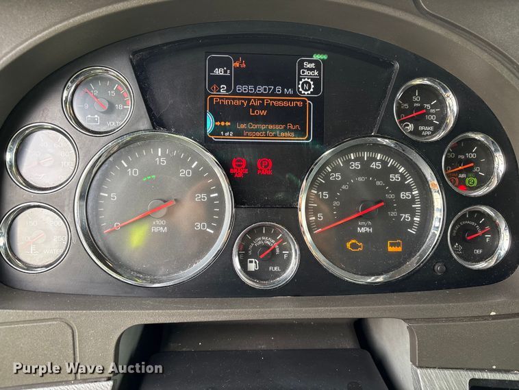 image for item YA1858 2018 Kenworth T680 semi truck