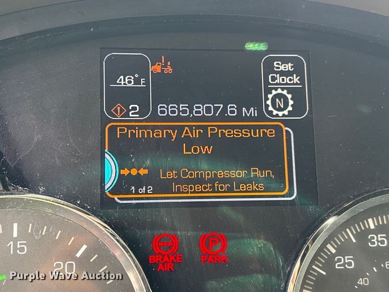 image for item YA1858 2018 Kenworth T680 semi truck