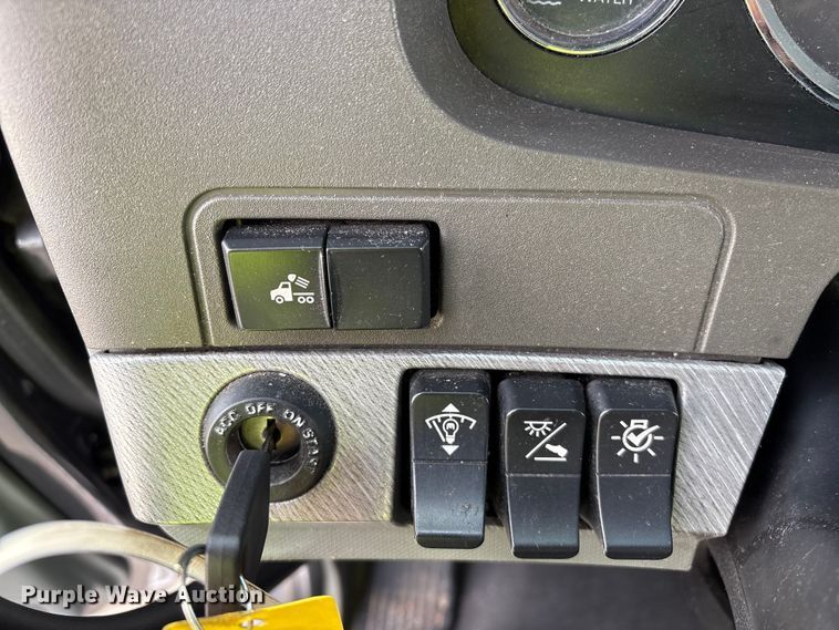 image for item YA1858 2018 Kenworth T680 semi truck