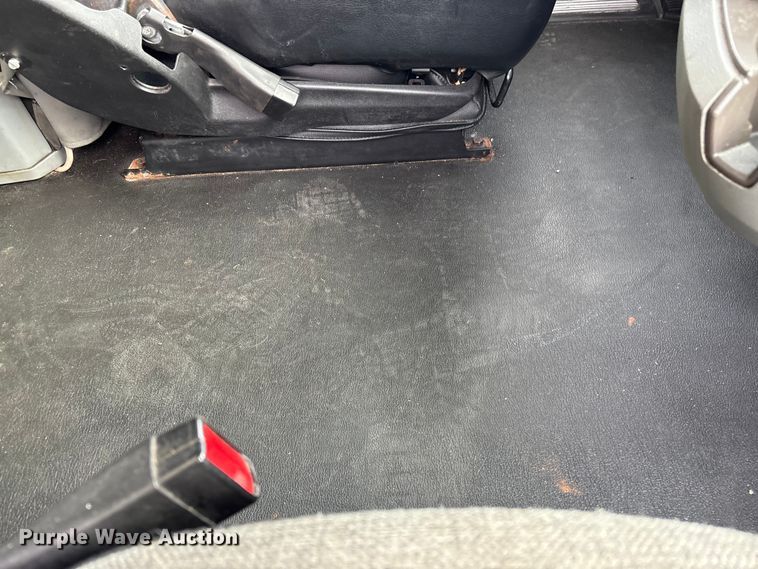 image for item YA1858 2018 Kenworth T680 semi truck