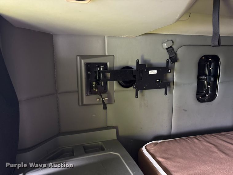 image for item YA1858 2018 Kenworth T680 semi truck