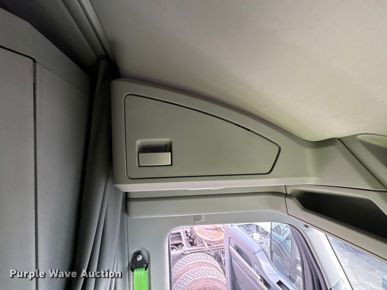 image for item YA1858 2018 Kenworth T680 semi truck