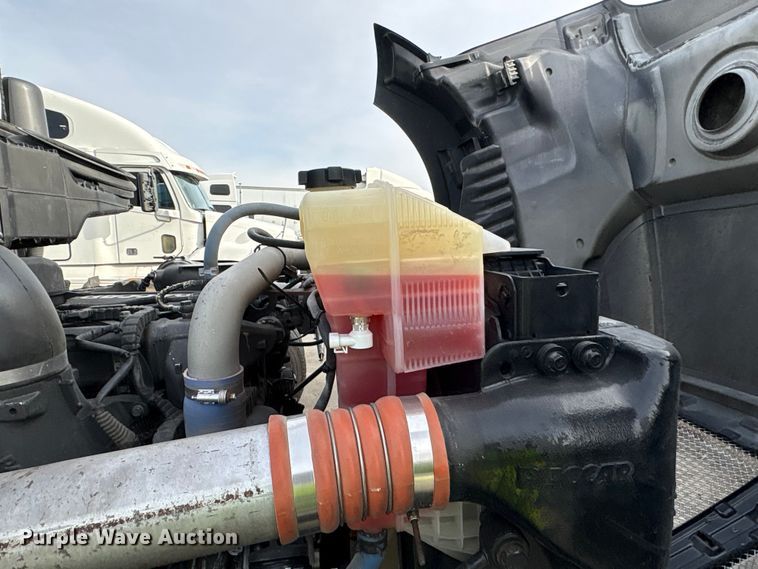 image for item YA1858 2018 Kenworth T680 semi truck