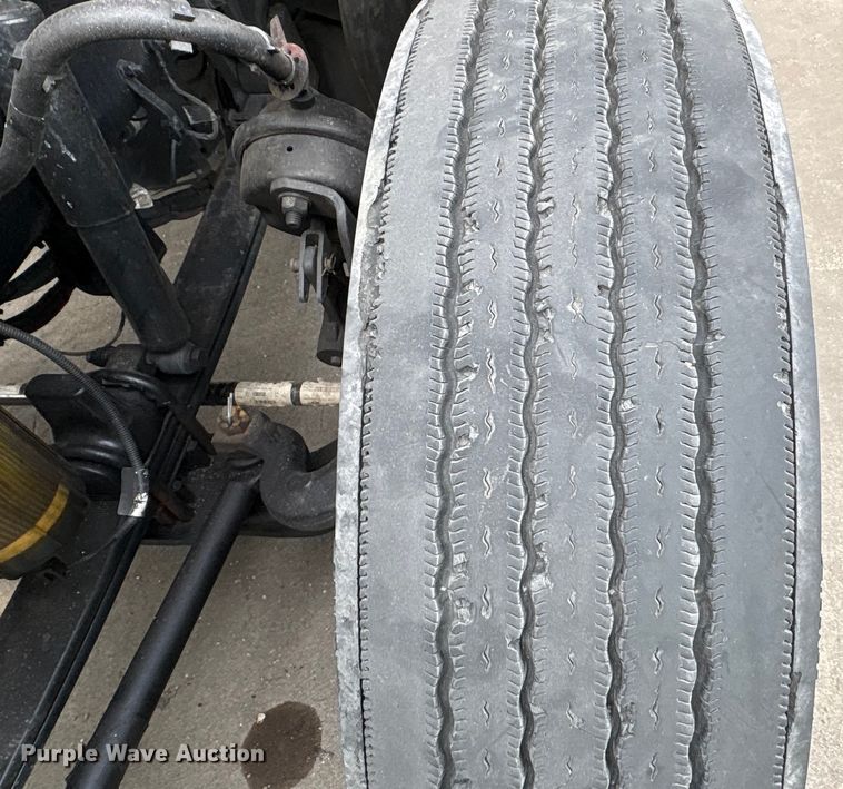 image for item YA1858 2018 Kenworth T680 semi truck