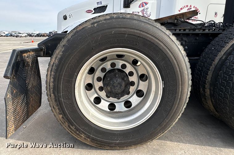 image for item YA1858 2018 Kenworth T680 semi truck