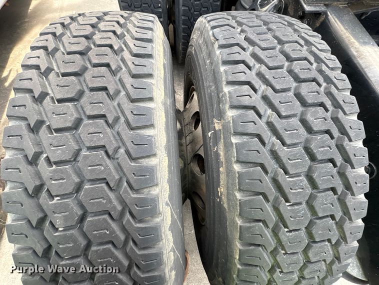 image for item YA1858 2018 Kenworth T680 semi truck