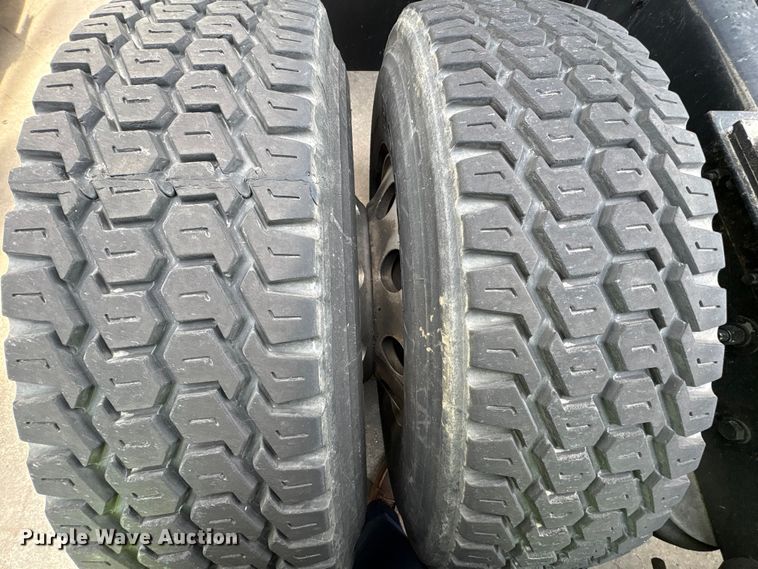 image for item YA1858 2018 Kenworth T680 semi truck