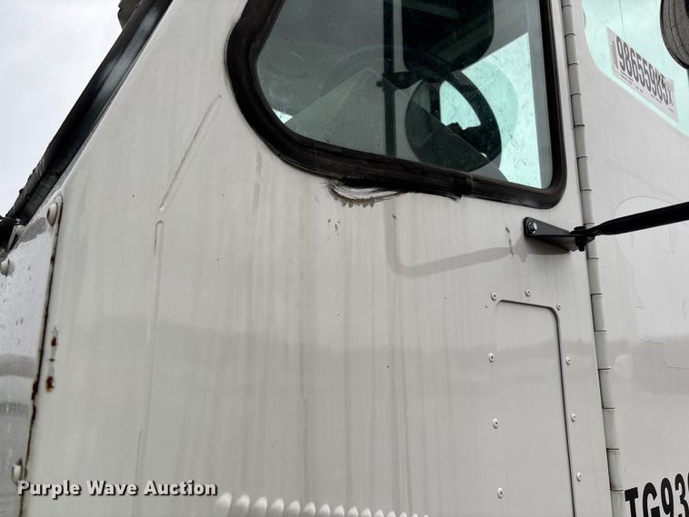 image for item YA1894 2005 Kalmar Ottawa yard truck