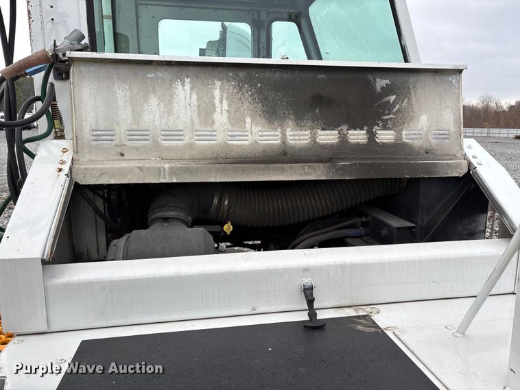 image for item YA1894 2005 Kalmar Ottawa yard truck