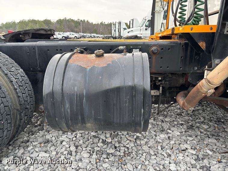 image for item YA1894 2005 Kalmar Ottawa yard truck