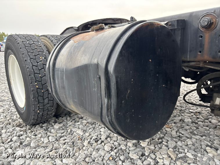 image for item YA1894 2005 Kalmar Ottawa yard truck