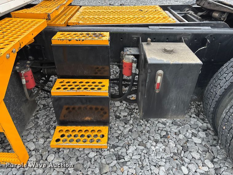 image for item YA1894 2005 Kalmar Ottawa yard truck