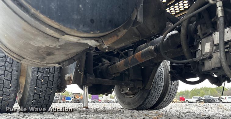 image for item YA1894 2005 Kalmar Ottawa yard truck