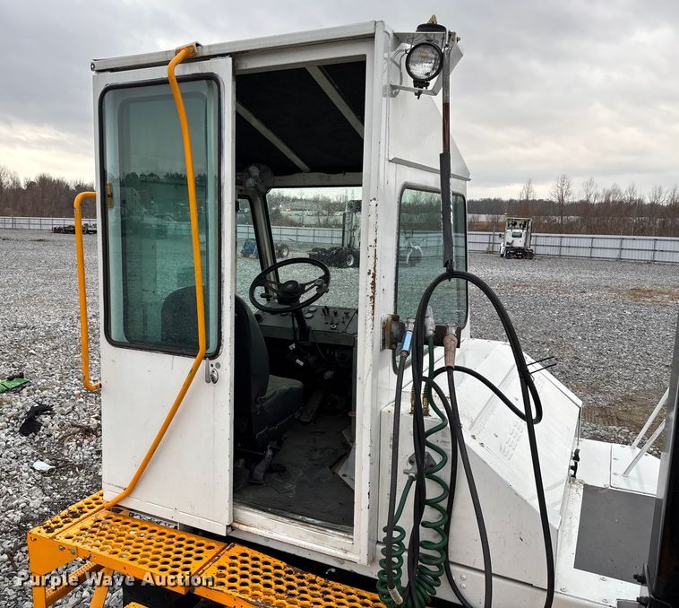 image for item YA1894 2005 Kalmar Ottawa yard truck