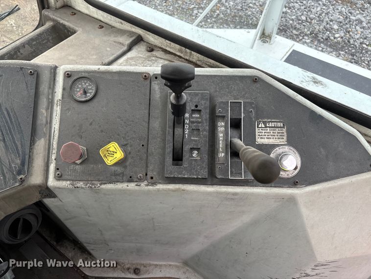 image for item YA1894 2005 Kalmar Ottawa yard truck