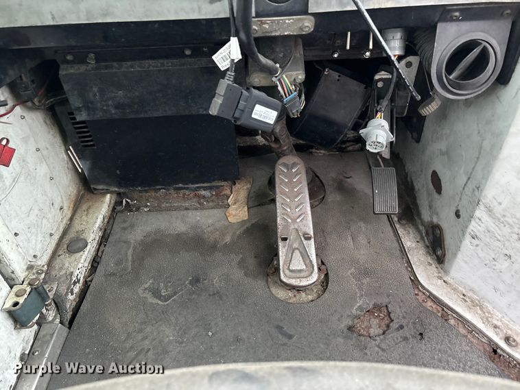 image for item YA1894 2005 Kalmar Ottawa yard truck