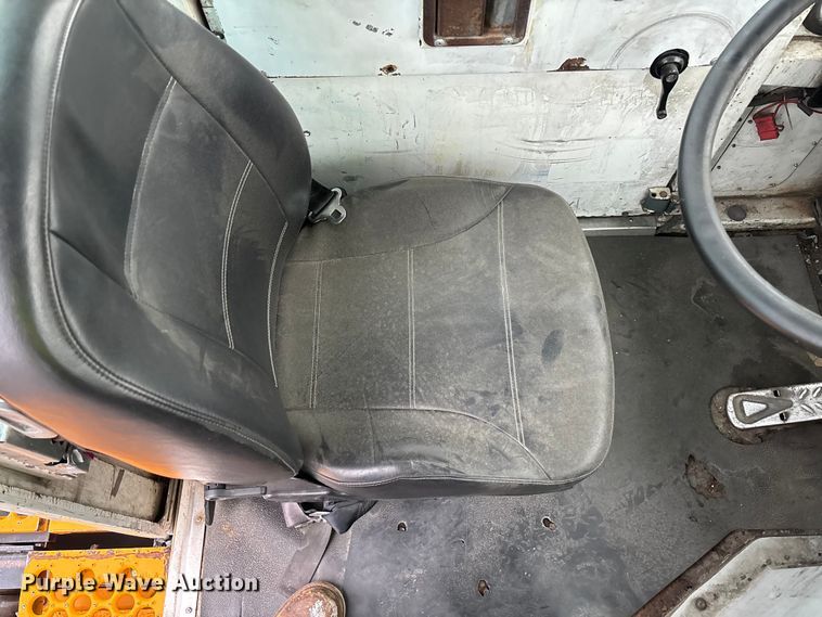 image for item YA1894 2005 Kalmar Ottawa yard truck